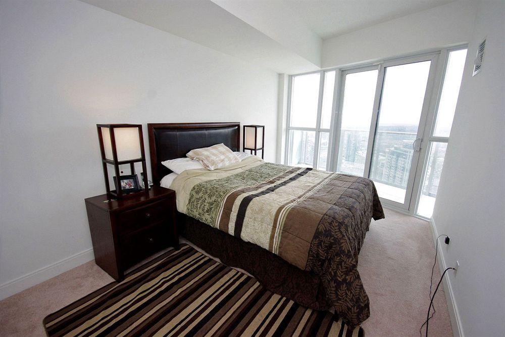 Downtown Mississauga Executive Suites Sq1 Екстер'єр фото