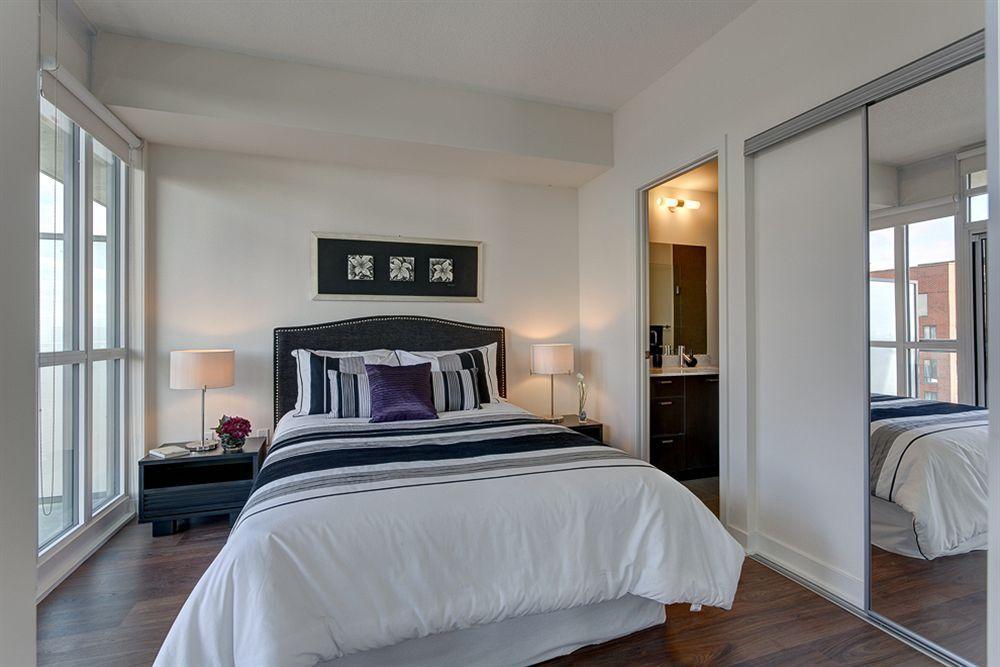 Downtown Mississauga Executive Suites Sq1 Екстер'єр фото