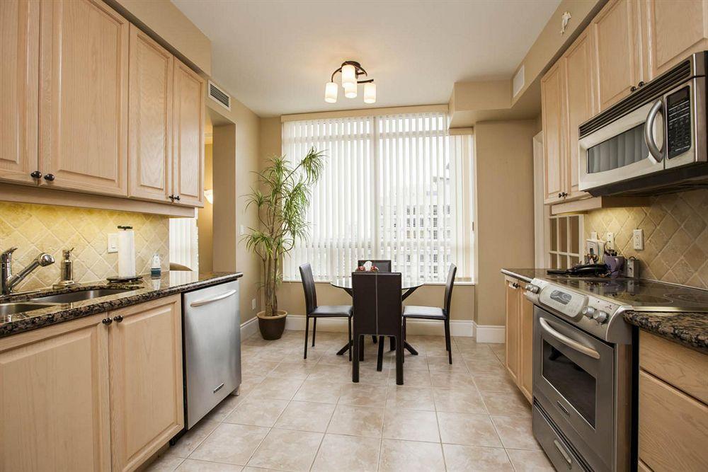 Downtown Mississauga Executive Suites Sq1 Екстер'єр фото