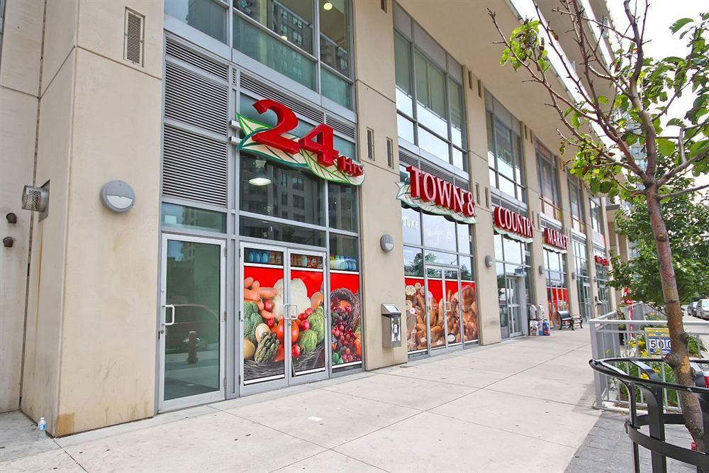 Downtown Mississauga Executive Suites Sq1 Екстер'єр фото