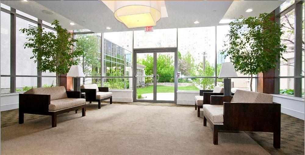 Downtown Mississauga Executive Suites Sq1 Екстер'єр фото