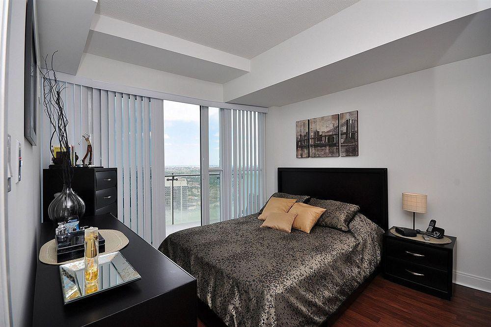 Downtown Mississauga Executive Suites Sq1 Екстер'єр фото
