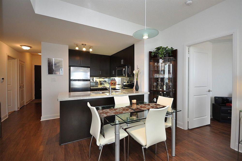 Downtown Mississauga Executive Suites Sq1 Екстер'єр фото