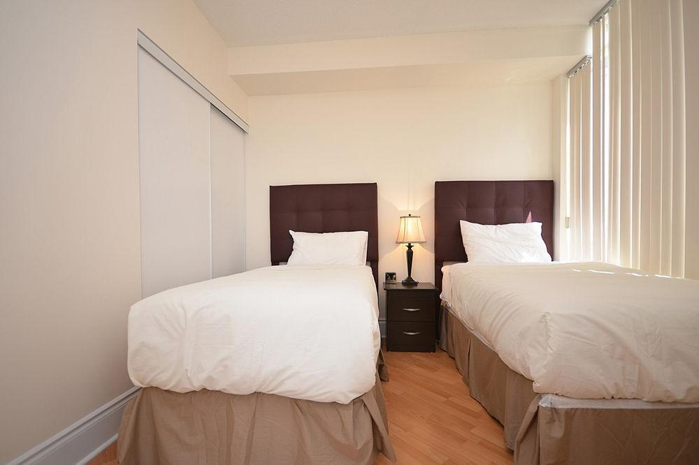 Downtown Mississauga Executive Suites Sq1 Екстер'єр фото