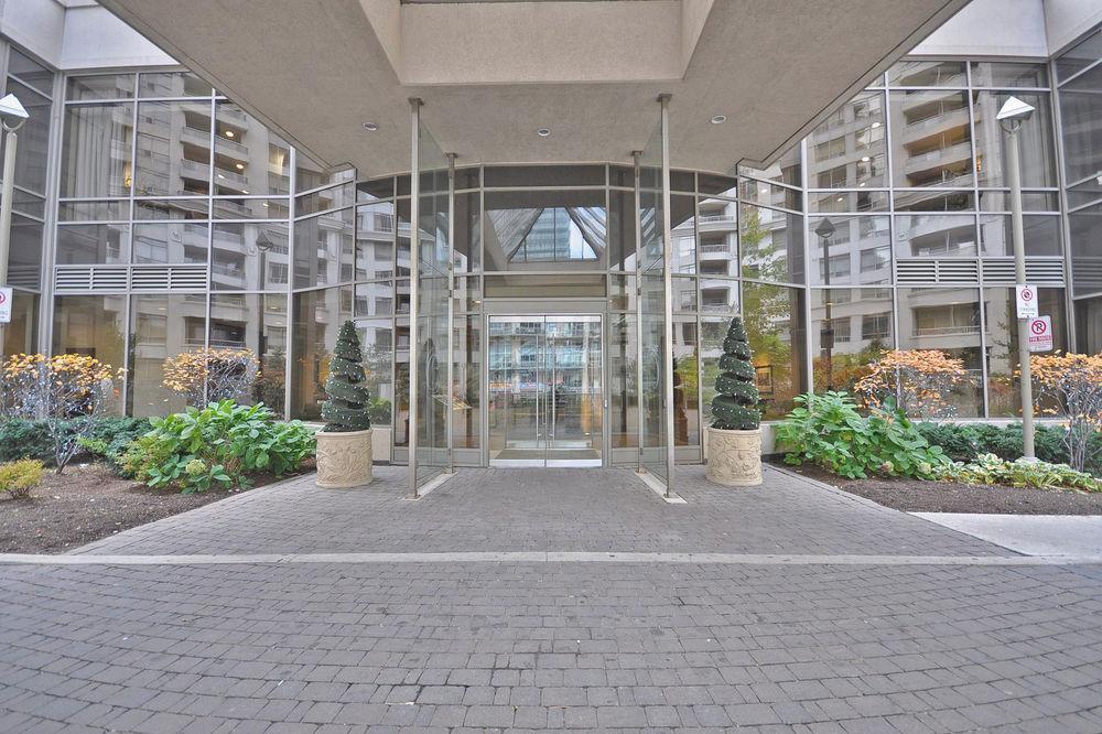 Downtown Mississauga Executive Suites Sq1 Екстер'єр фото
