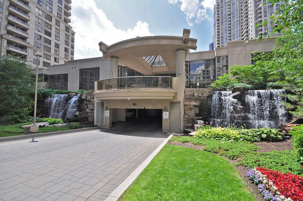 Downtown Mississauga Executive Suites Sq1 Екстер'єр фото
