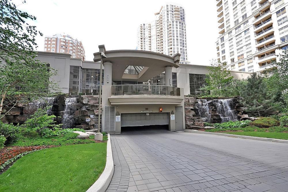 Downtown Mississauga Executive Suites Sq1 Екстер'єр фото