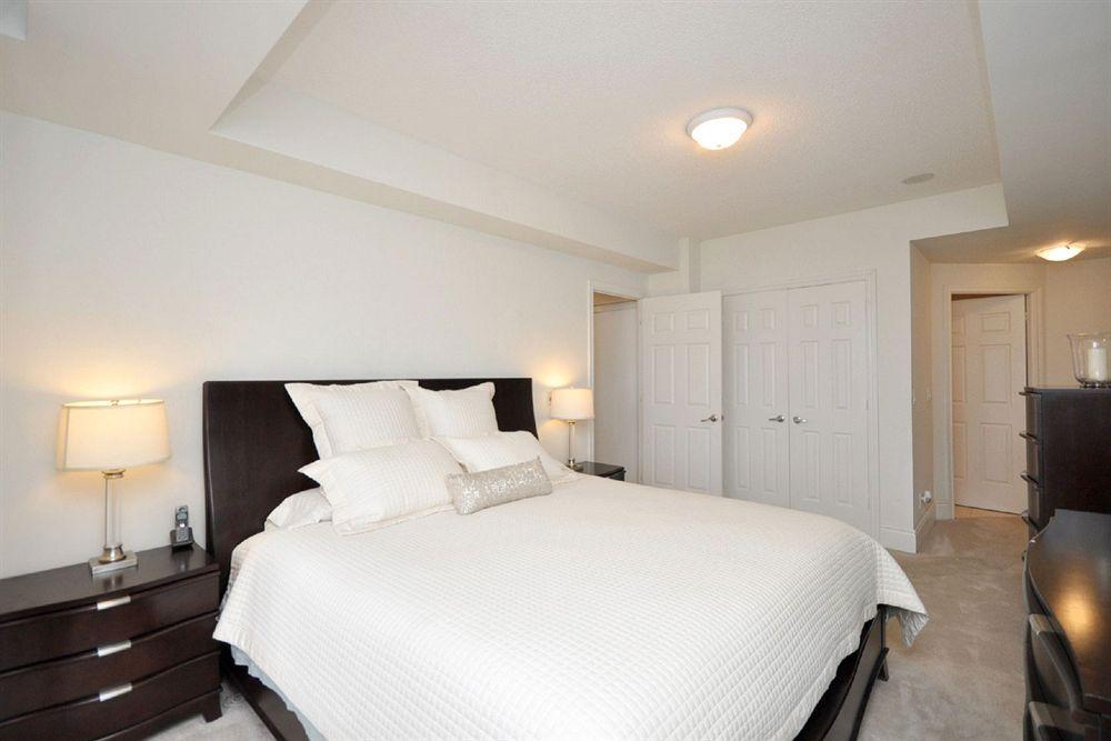 Downtown Mississauga Executive Suites Sq1 Екстер'єр фото