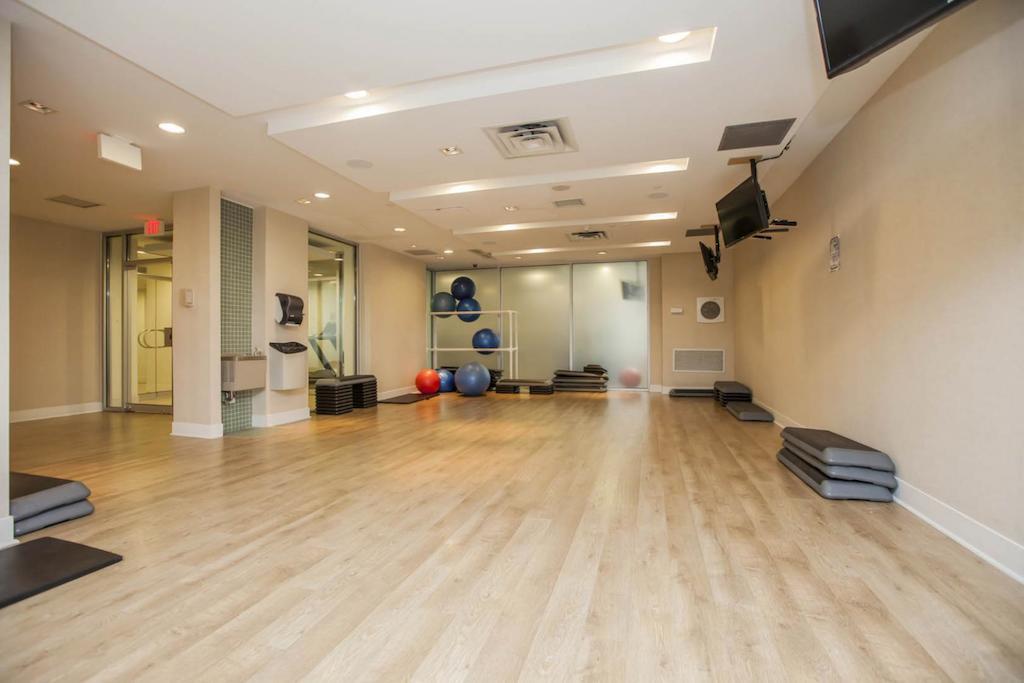 Downtown Mississauga Executive Suites Sq1 Екстер'єр фото