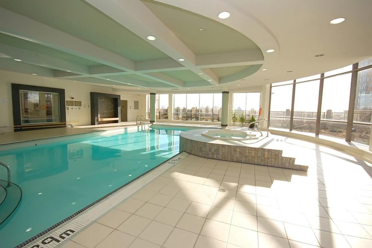 Downtown Mississauga Executive Suites Sq1 Екстер'єр фото